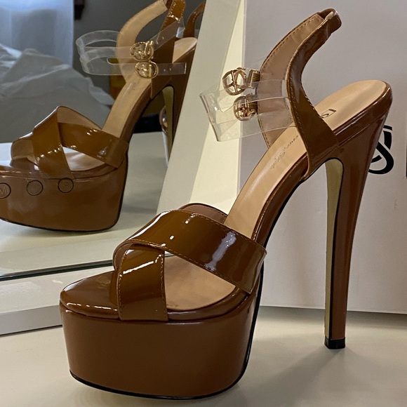 Diverse style platform heels - Picture 2 of 3